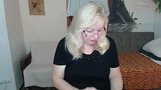 EvelynLoveShy — Freechat on StripChat