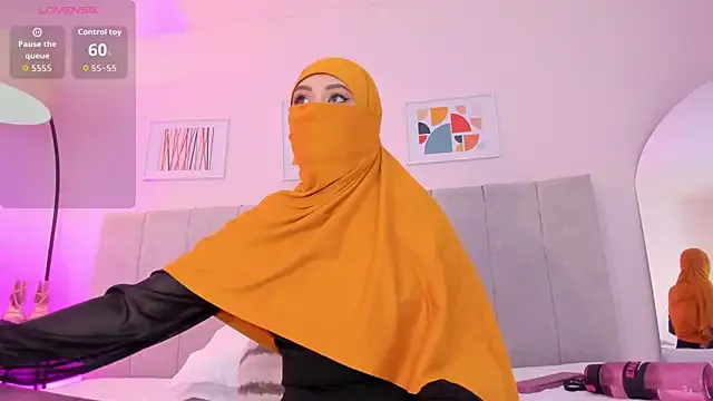 fatiima_ — Naked + oil + sexy dance