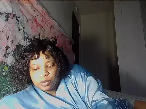 Fetishdomprincess — Oil on my titties