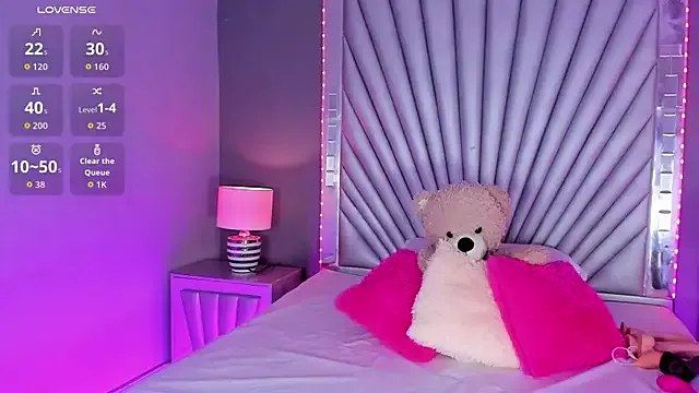 Gabby_Bale —  Show my wet and shiny pussy.