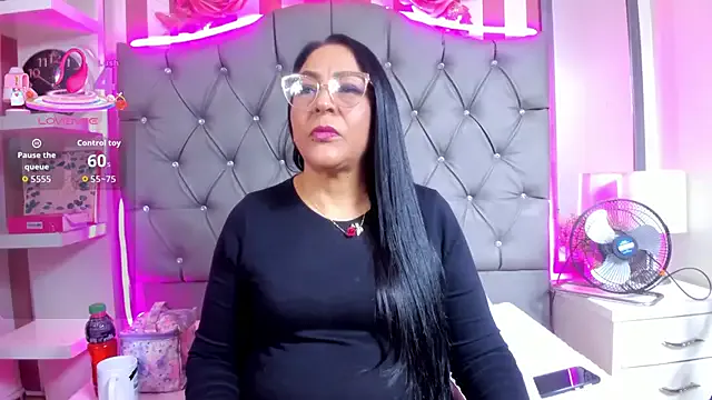 Gina_Myers — make my pussy vibrate