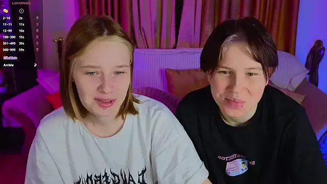 Girls_Fingers — Flash boobs