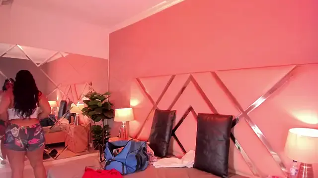 GiselJones — A naked and naughty curvy girl