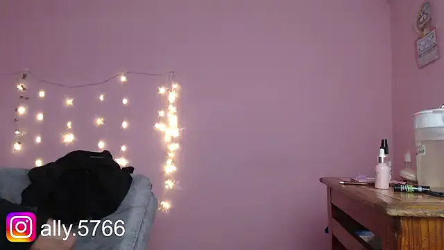 GoalXCouple — Flash boobs