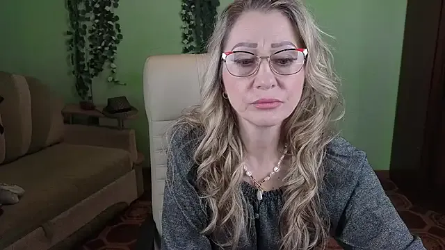 Habibi_Honeyy — Change clothes