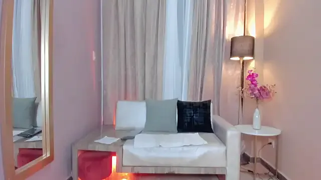 HannaaWells — Fingering ass