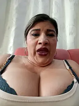 Hannahcandyy — I pinch my nipples