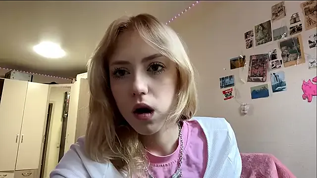 HeatLily — Spin around, show my outfit