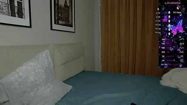 Holly_Molii — show boobs