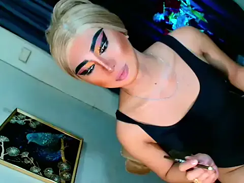 Avatar of HOLLYWOOD_QUEEN_88