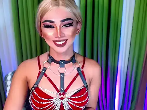 Avatar of HOLLYWOOD_QUEEN_88