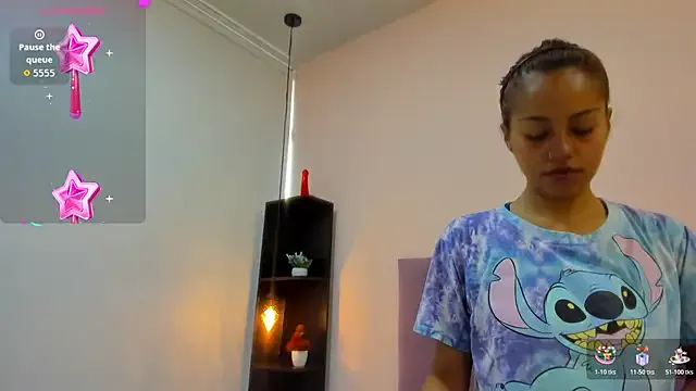 HoollyHendrix — top off+spit tits