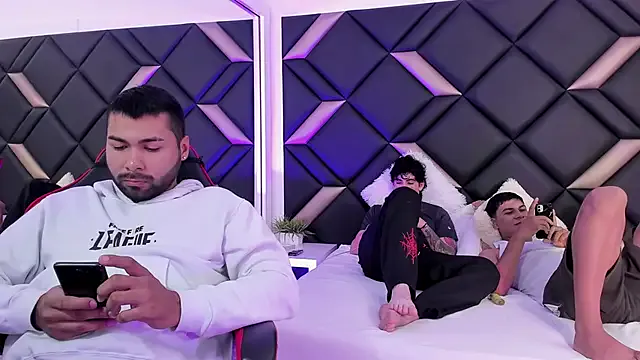 Hot_Threesomee — FUCK