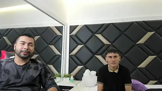 Hot_Threesomee — FUCK