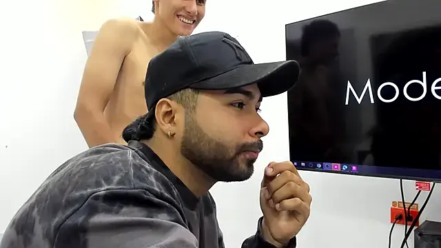 Avatar of Hot_Threesomee