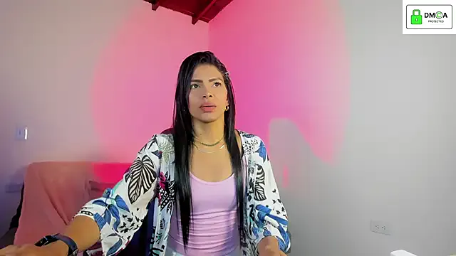 IamKellyred — Erotic dance without bra