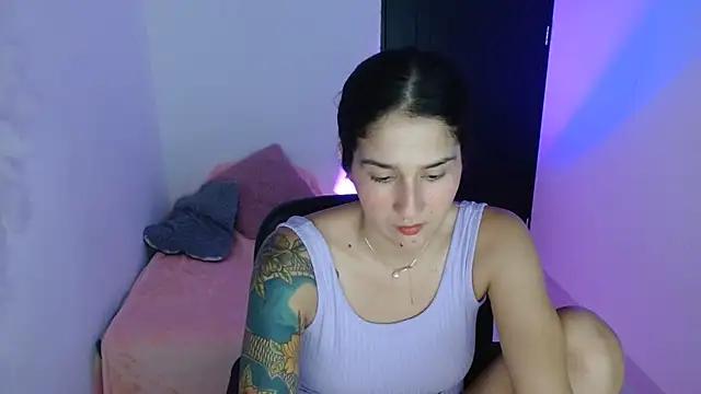 IsabellaVegaa from StripChat is Freechat