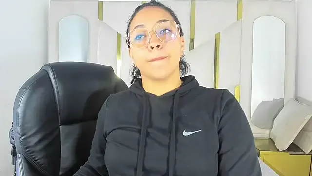 IsabellRodriguez18 — my buttocks bouncing on your face