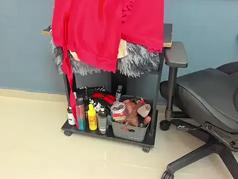 IvonneSmith_ — oil on your sexy body 