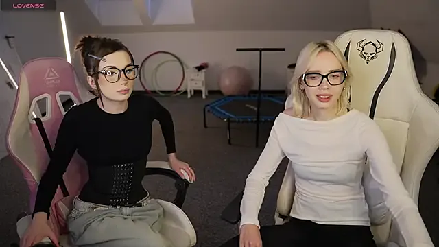 Jessica_start — doggy+slap ass 1 girl