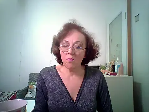 Julia54391 — Dance topless