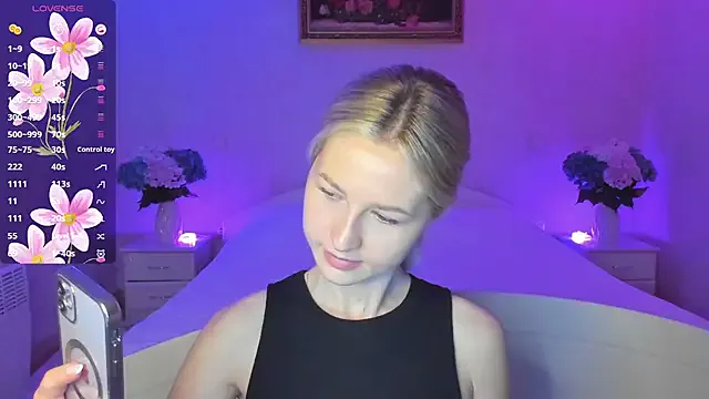 Julie_Blaze — Naked time and pussy fingers