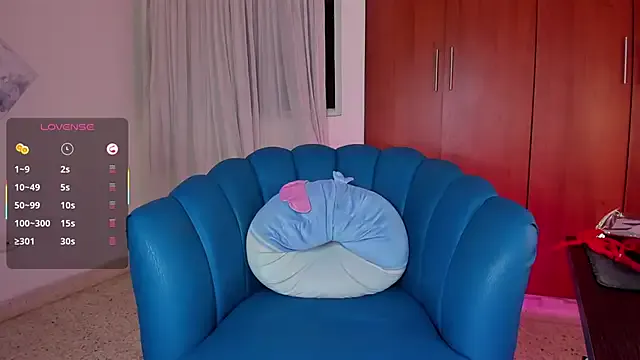 Julie_Markk — show boobss and suck dildo