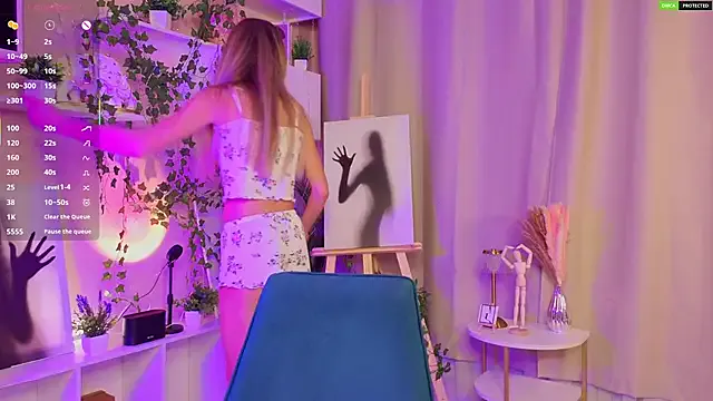 JulieLupo — Flash Boobs!