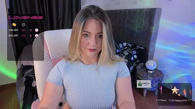 Karinawills from StripChat is Freechat