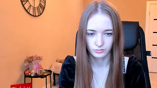 KateKayer — nude shoulders and cleavage close up