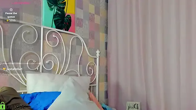 Kelly_Powell — Doggy pose