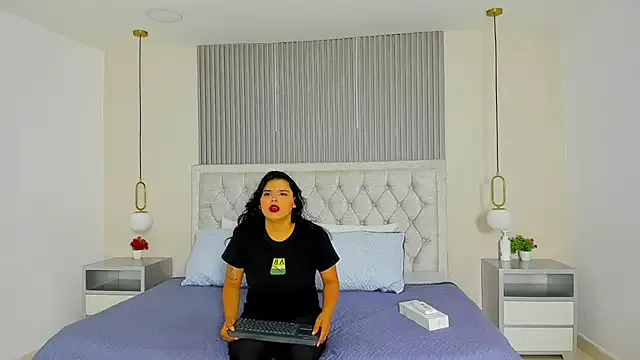 Kelsy_monroy_ — ice in the boobs