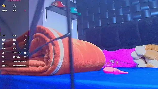 Kesha_rosse_ — finger in the hole