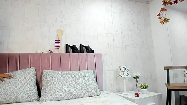 Kiara_black_ — Rub clit + finger in pussy