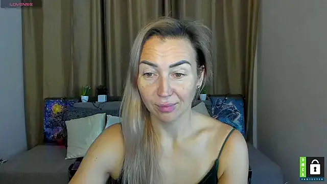 Kiss_julli88I — Freechat on StripChat