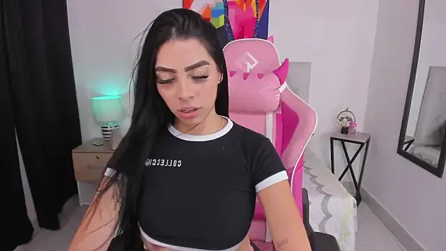 Avatar of KristalFoxx