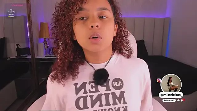 LaraCurls — SHOW MY TITS 