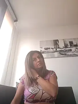 Latiinvenushot — rub my clit