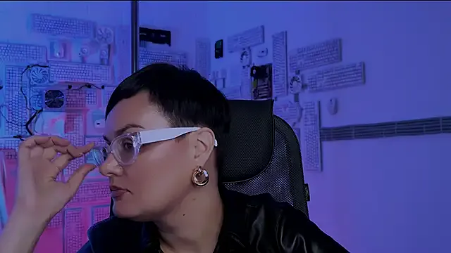 LauraDavidsons — Freechat on StripChat