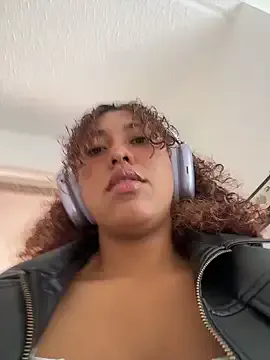 lauraltt — Walk nude on the building