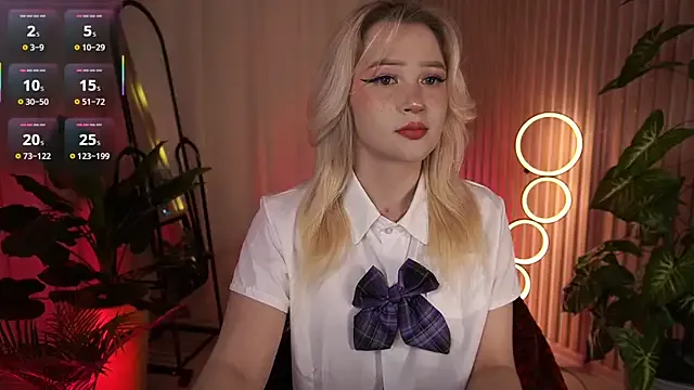 LauraWifeness — Freechat on StripChat