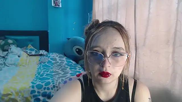 Liaroberts1 from StripChat is Freechat