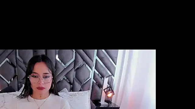 Lilith_Blaze1 — Play my domi whit my pussy