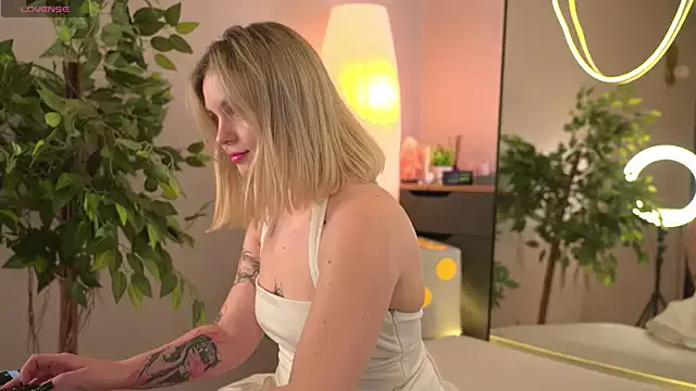 LilithEve_ — try my fingers + eye contact