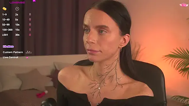 livia_starwars — Spank my ass in doggy pose!