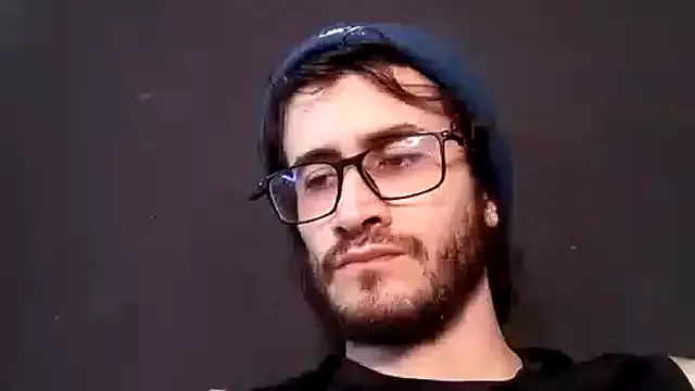 Loggan_donnelly — Flash dick