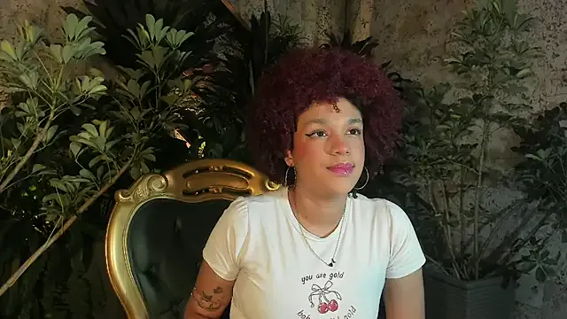 loladupont — hi Lola, show me your new outfit 