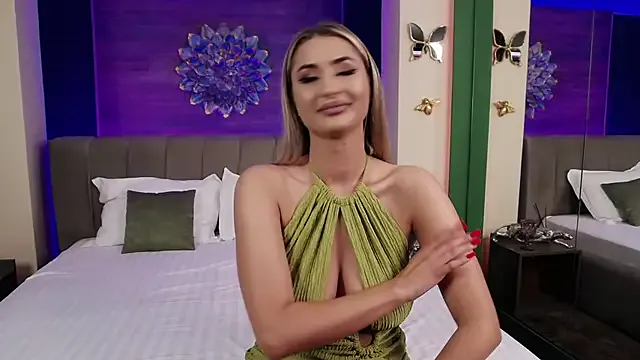 Avatar of LoraDevine