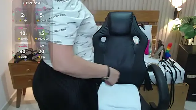 luciana_ballesteros_ — Vava my pants + spanking my buttocks