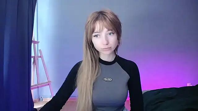 LuciaYoung from StripChat is Freechat